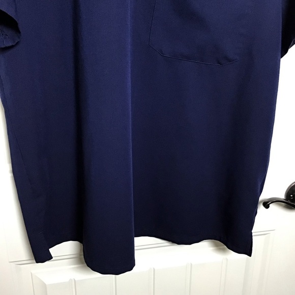 Figs Catarina One Pocket Scrub Top in Navy Size XXL. - Picture 6 of 8